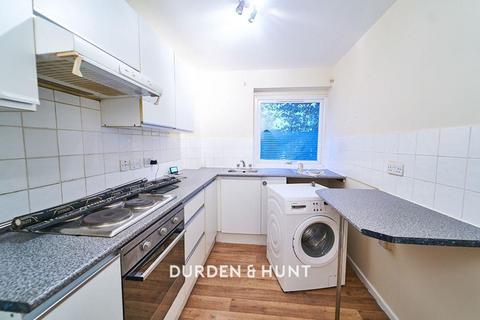 2 bedroom apartment for sale, Aylesbury Close, London E7