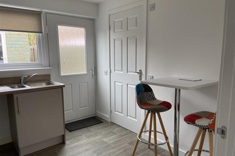2 bedroom terraced house to rent, 17 Simpson Wynd, Kinross