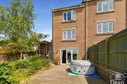 4 bedroom end of terrace house for sale, Staple Edge View, Cinderford