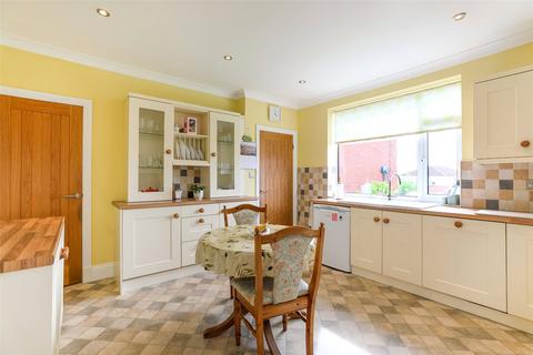 2 bedroom bungalow for sale, Kingsway, Ossett, West Yorkshire, WF5