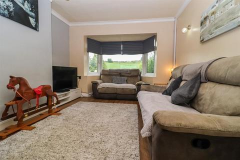 24 Cedar Drive, Dewsbury, WF12 8NT