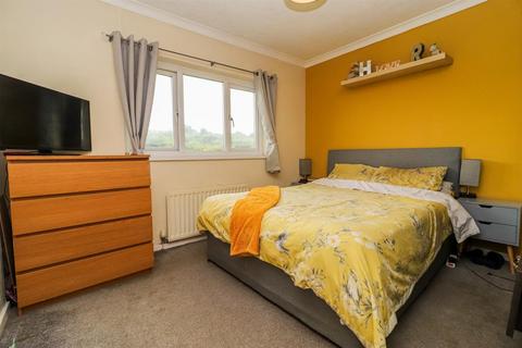 24 Cedar Drive, Dewsbury, WF12 8NT