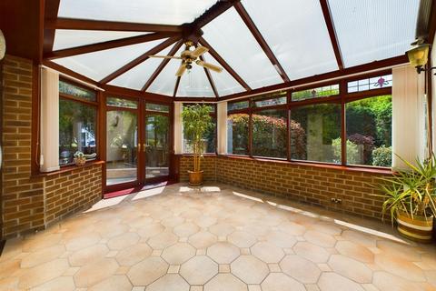81 Baker Avenue, Arnold, Nottingham, NG5 8FW