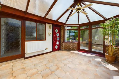 81 Baker Avenue, Arnold, Nottingham, NG5 8FW