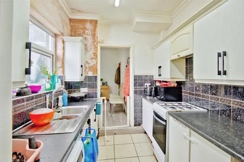 3 bedroom terraced house for sale, Fairfax Drive, Westcliff-On-Sea SS0