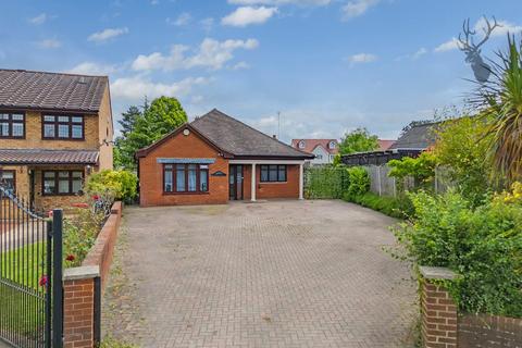 3 bedroom bungalow for sale, Oak Hill Road, Stapleford Abbotts, Romford