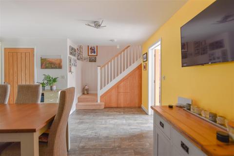 3 Appletree Gardens, Northampton, NN2 8DN