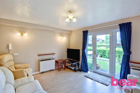 2 bedroom retirement property for sale, Manchester Drive, Leigh-on-Sea SS9