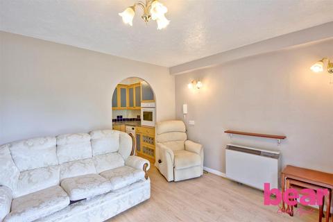 2 bedroom retirement property for sale, Manchester Drive, Leigh-on-Sea SS9