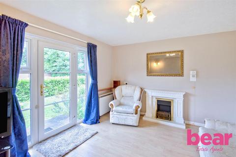 2 bedroom retirement property for sale, Manchester Drive, Leigh-on-Sea SS9