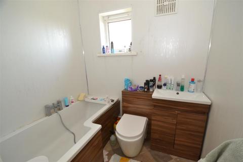 24 Griffe Drive, Wyke, Bradford, BD12 8QB