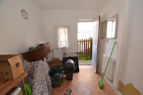 24 Griffe Drive, Wyke, Bradford, BD12 8QB