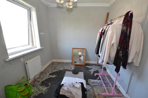 24 Griffe Drive, Wyke, Bradford, BD12 8QB