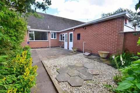 2 bedroom bungalow for sale, Brays Close, Rugby CV23