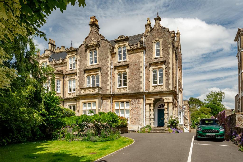 First Floor Flat Trinmore BS8 3 HT-1.jpg