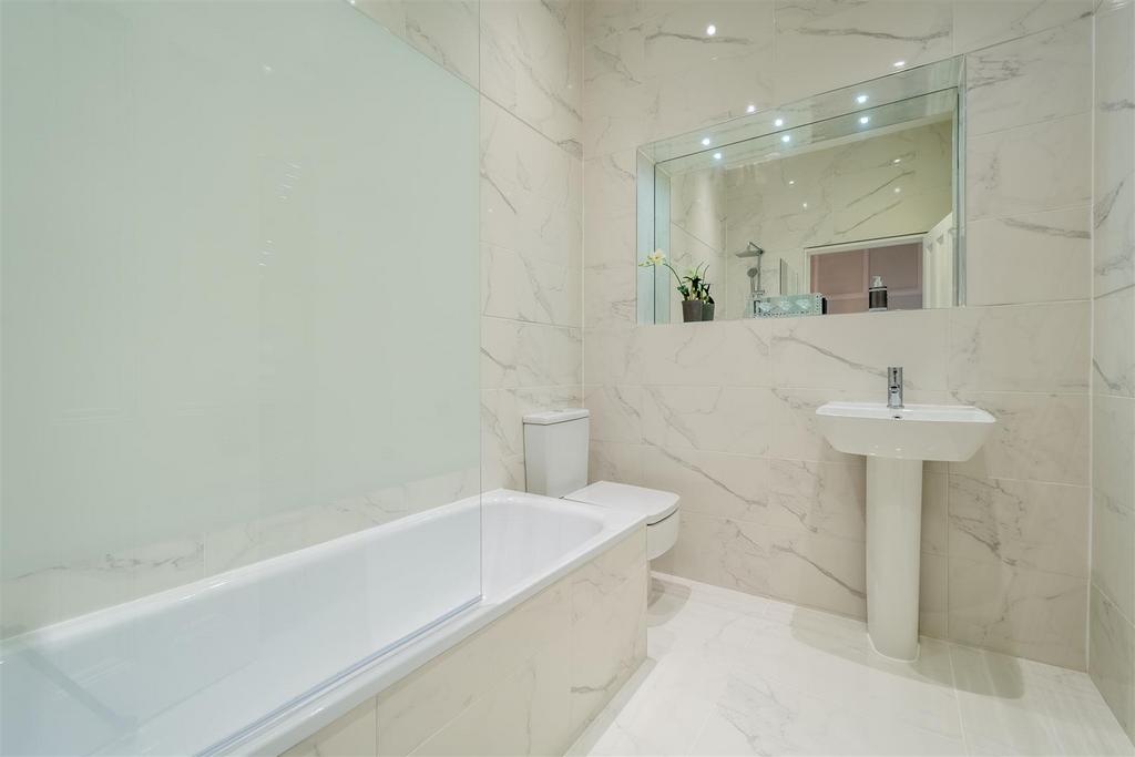 First Floor Flat Trinmore BS8 3 HT-6.jpg
