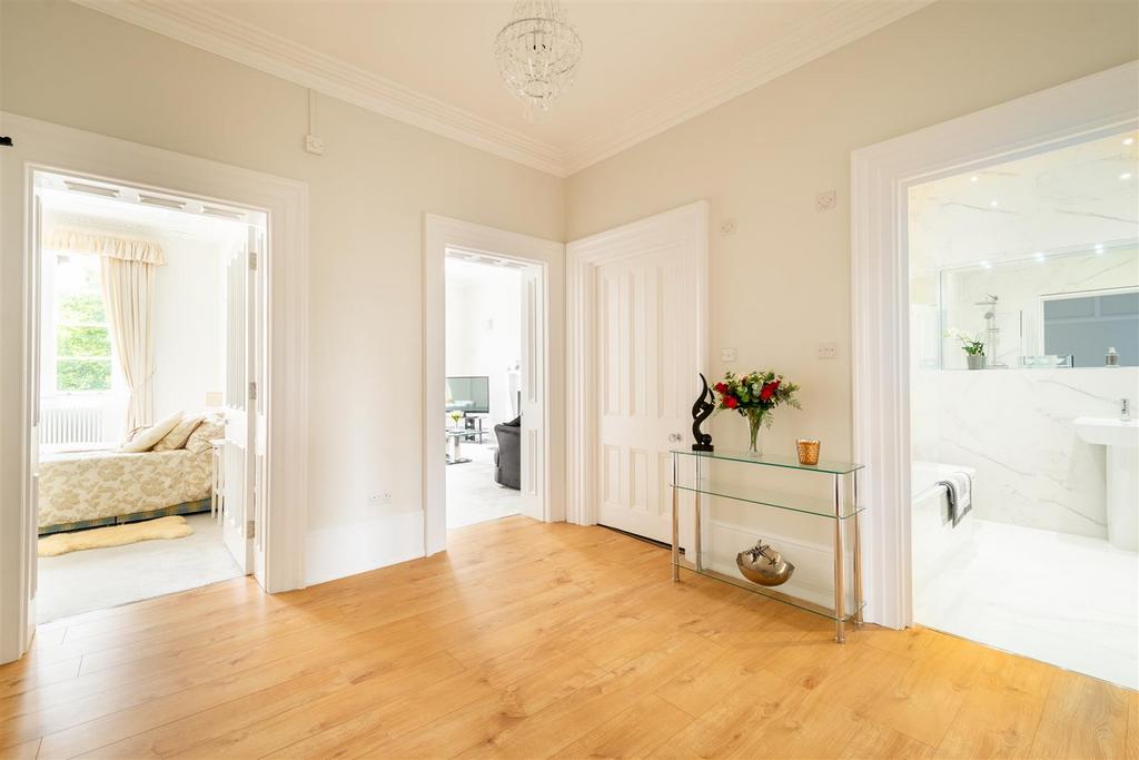 First Floor Flat Trinmore BS8 3 HT-13.jpg
