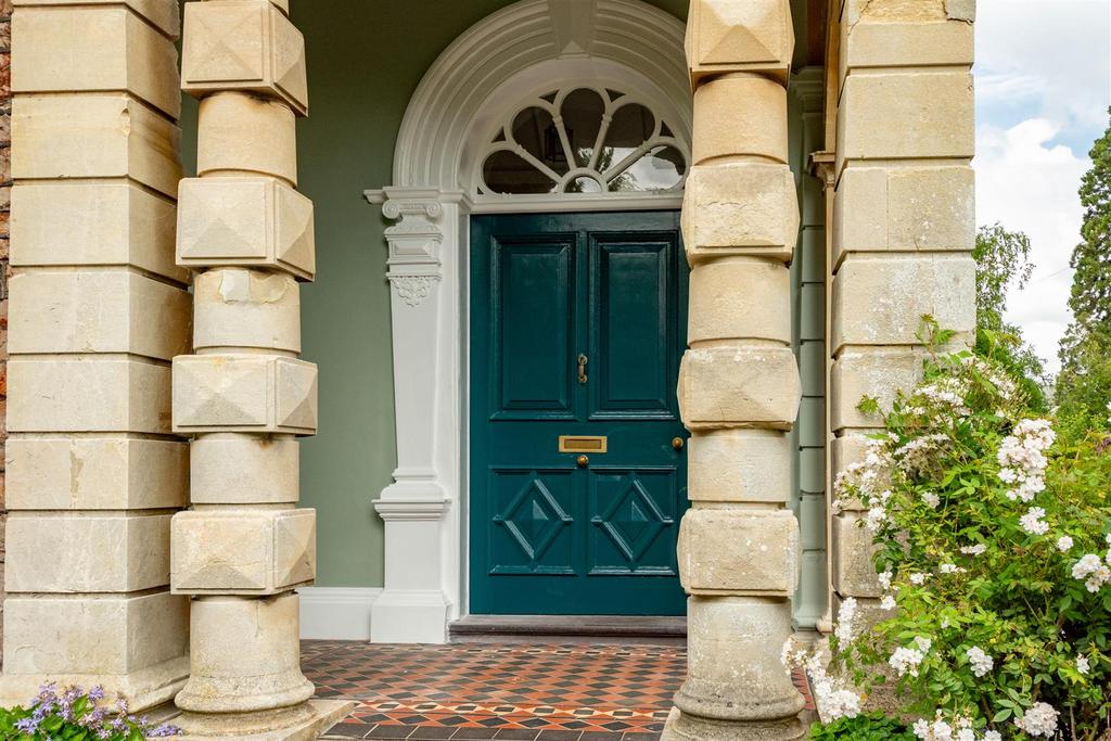 First Floor Flat Trinmore BS8 3 HT-3.jpg