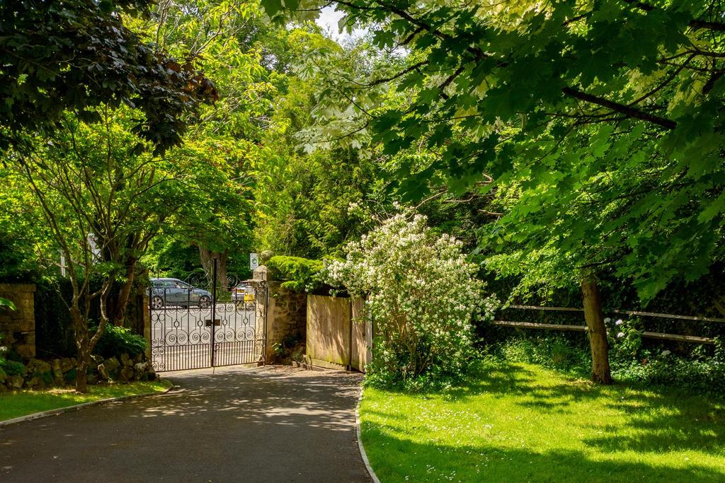 First Floor Flat Trinmore BS8 3 HT-2.jpg