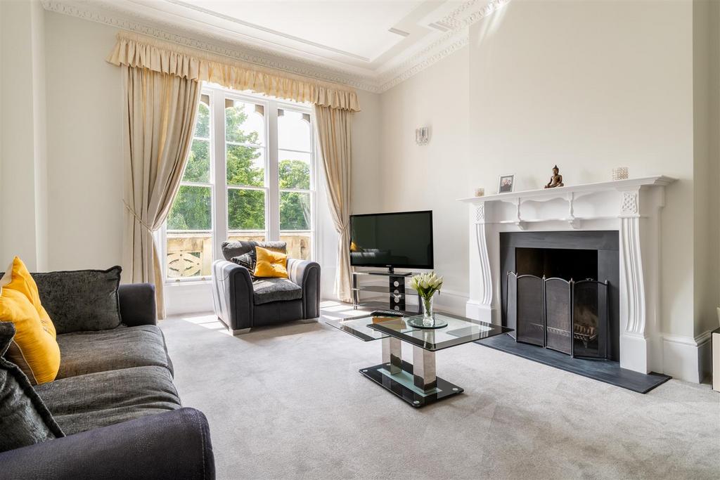 First Floor Flat Trinmore BS8 3 HT-4.jpg