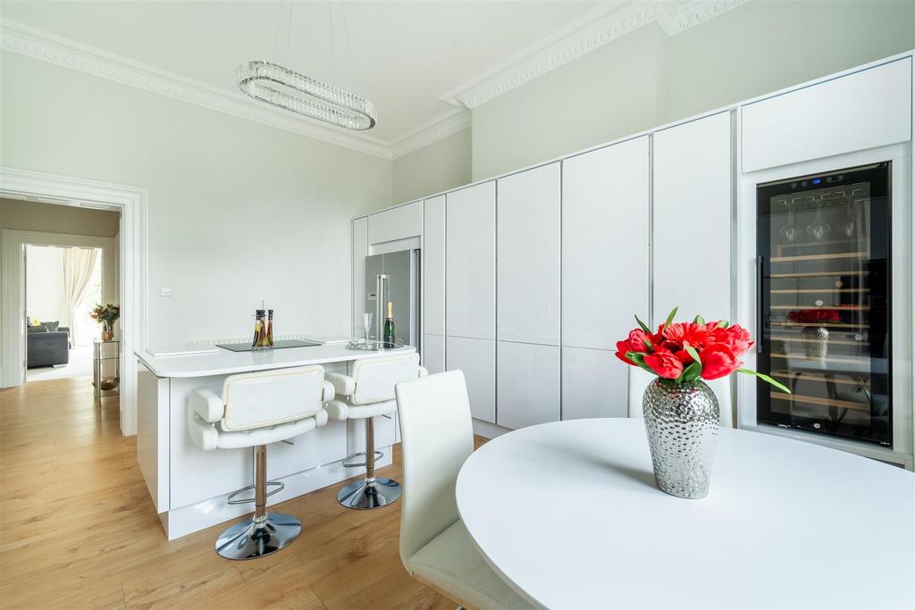 First Floor Flat Trinmore BS8 3 HT-9.jpg
