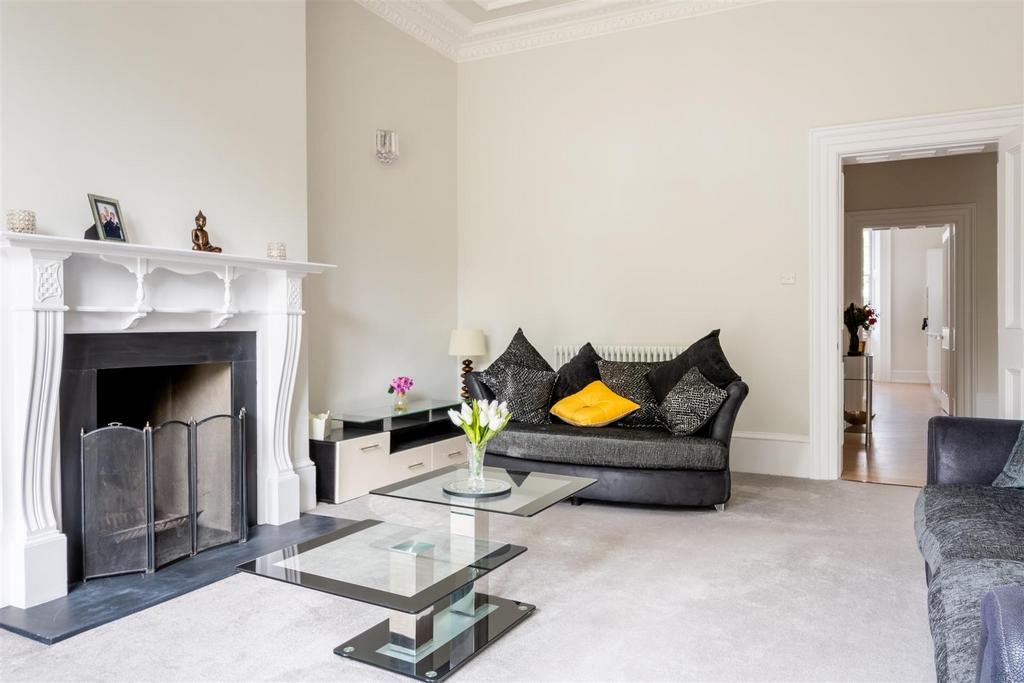 First Floor Flat Trinmore BS8 3 HT-5.jpg