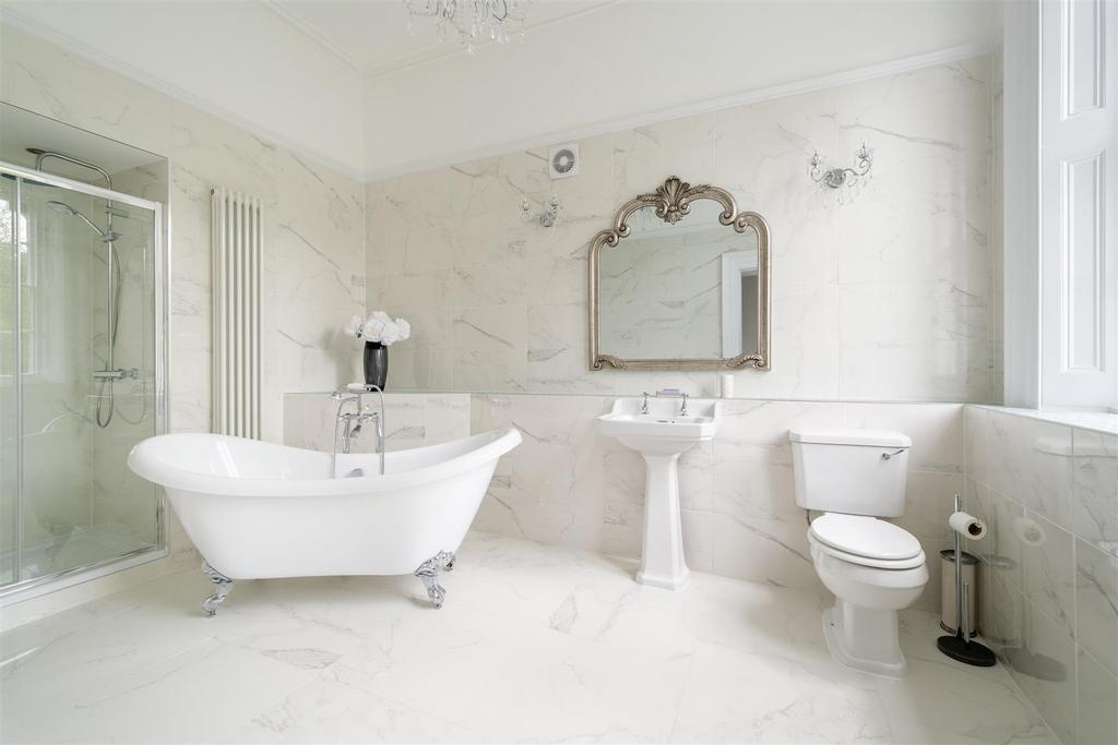 First Floor Flat Trinmore BS8 3 HT-15.jpg