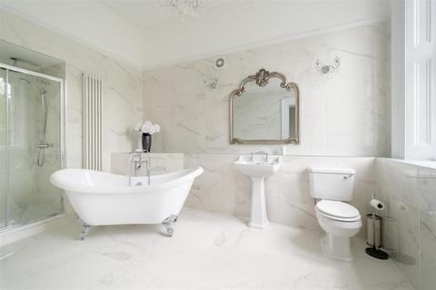 First Floor Flat, Trinmore Clifton Down, Bristol, BS8 3HT