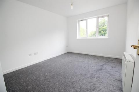 2 bedroom apartment to rent, North Road, Crawley