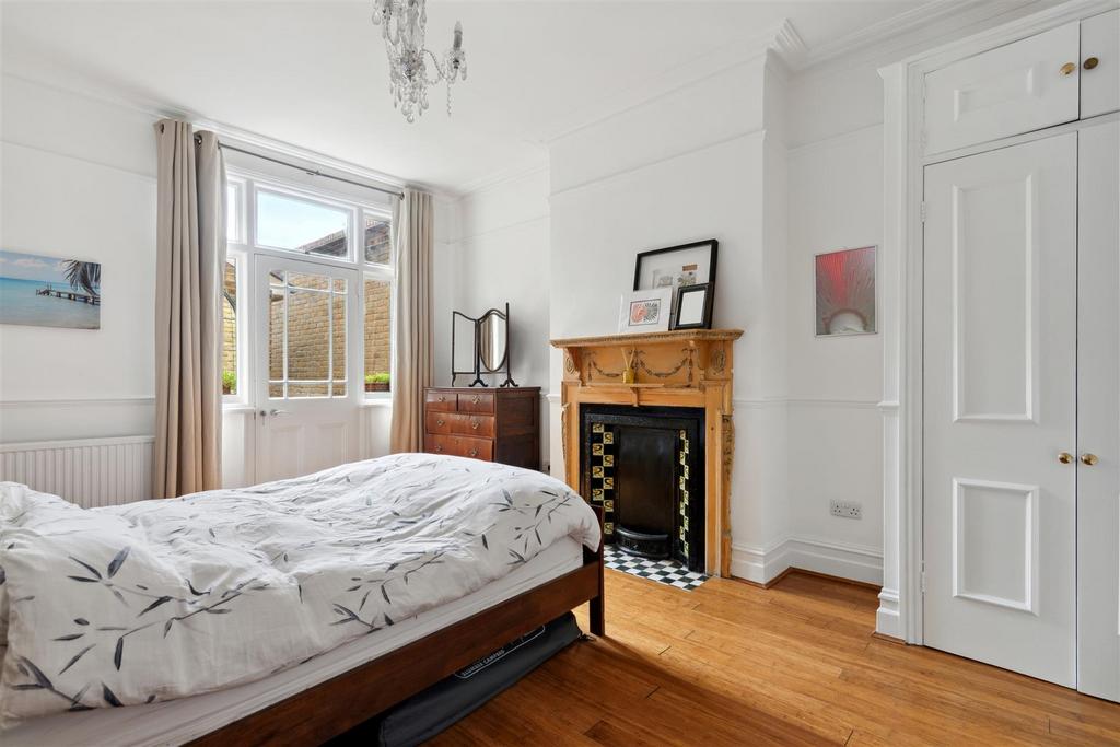 Stile Hall Gardens, W4 - FOR SALE