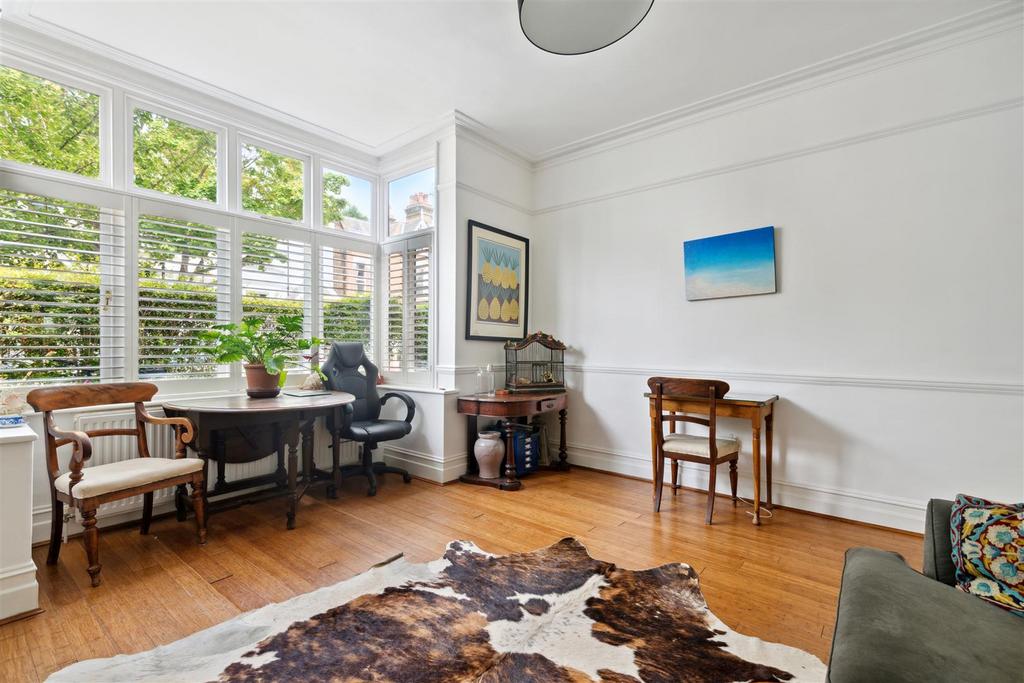 Stile Hall Gardens, W4 - FOR SALE