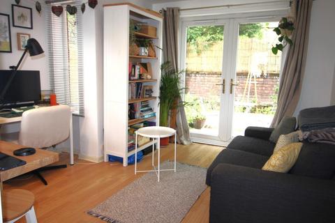 1 bedroom apartment to rent, Ambrose Gardens, Manchester