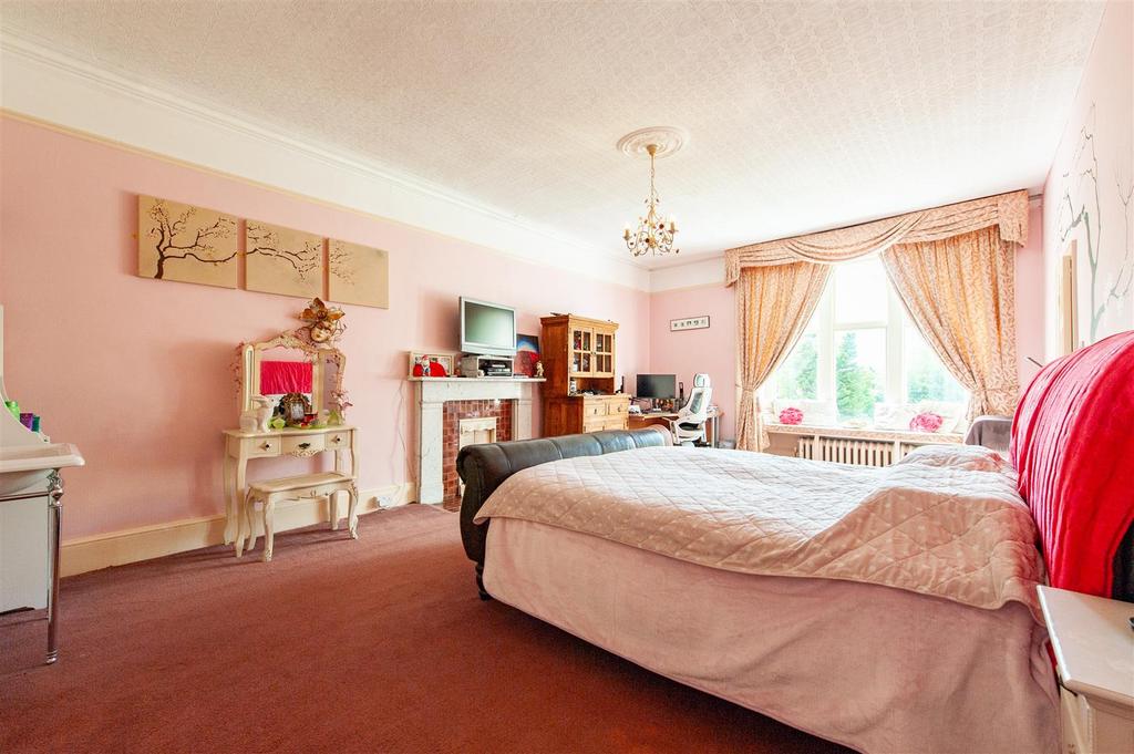 Bedroom 1.jpg