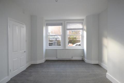 2 bedroom flat to rent, Cromwell Road, Hove
