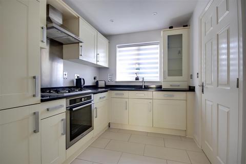 2 bedroom semi-detached house to rent, Gosport Street, Lymington