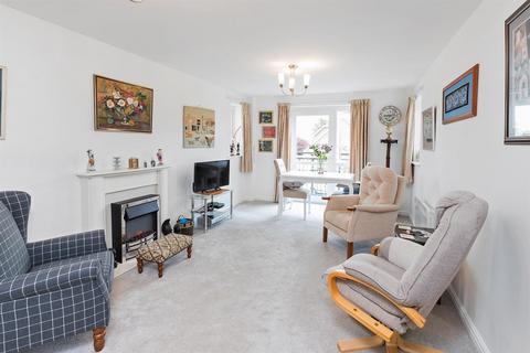 1 bedroom apartment for sale, Farringford Court, Avenue Road, Lymington, Hampshire, SO41 9PA