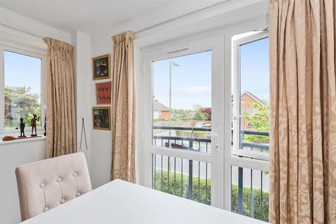 1 bedroom apartment for sale, Farringford Court, Avenue Road, Lymington, Hampshire, SO41 9PA