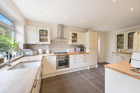 3 bedroom detached house for sale, Vale Road, Worcester Park