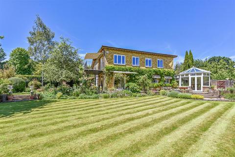 Tanglewood Barncroft, Appleshaw, Andover, SP11 9BU