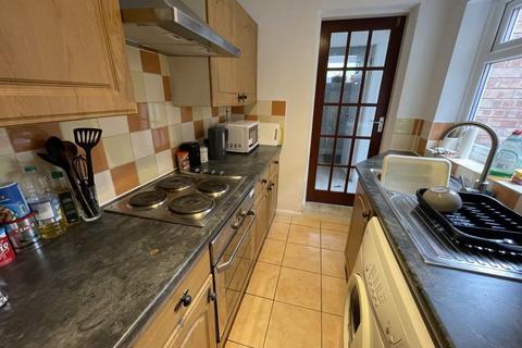 3 bedroom terraced house to rent, Leopold Road, Leicester