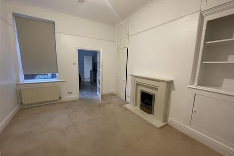 2 bedroom flat to rent, Simonside Terrace