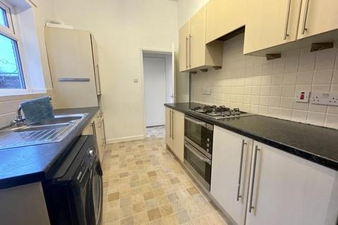 2 bedroom flat to rent, Simonside Terrace