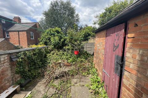 3 bedroom end of terrace house for sale, Howard Road, Leicester