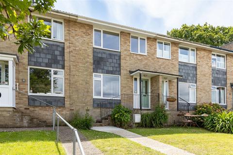 3 bedroom terraced house to rent, Queens Road, Cowes