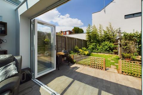 3 bedroom semi-detached house to rent, Fulwell Road, Teddington