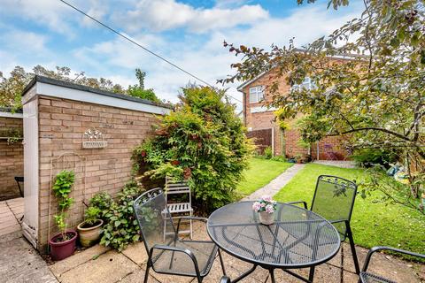 3 bedroom semi-detached house for sale, Wombourne Road, Swindon, Dudley