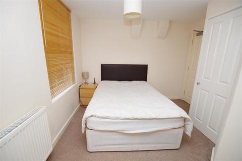 1 bedroom in a house share to rent, Savernake Street, Swindon SN1