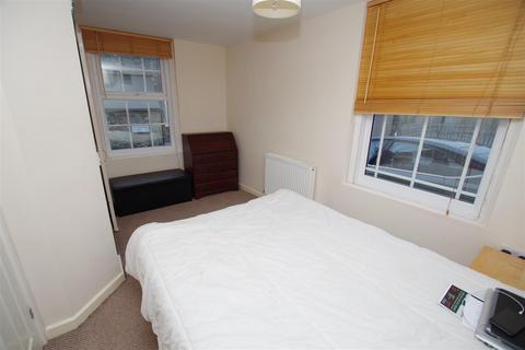 1 bedroom in a house share to rent, Savernake Street, Swindon SN1