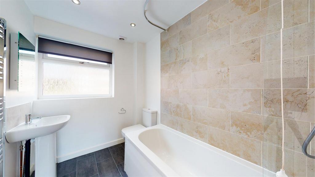 Oak Street 35 Bathroom.jpg
