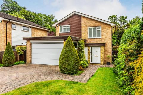 26 Paddock Way, Oxted, RH8 0LG